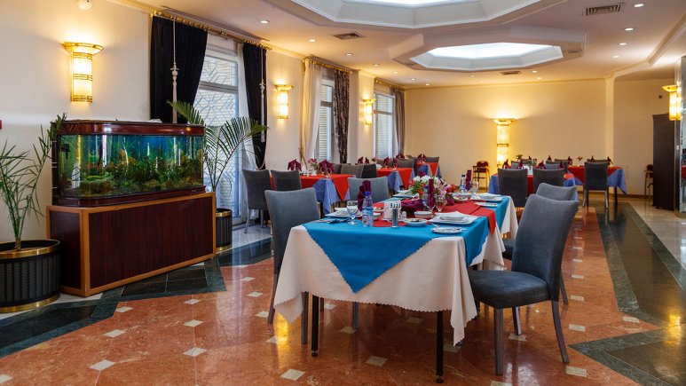 رستوران هتل قصرالضیافه مشهد